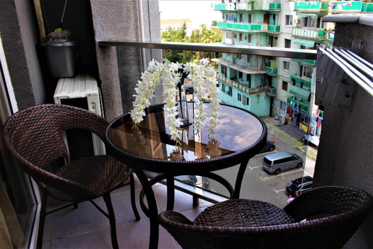Orbi Lux Apartment Batumi Bagian luar foto