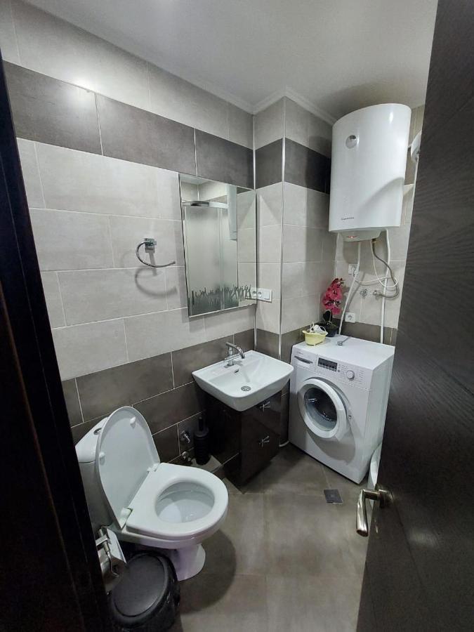 Orbi Lux Apartment Batumi Bagian luar foto